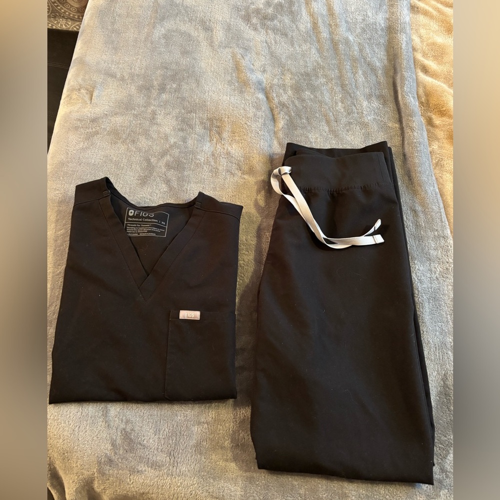 Figs Black Scrub Set
